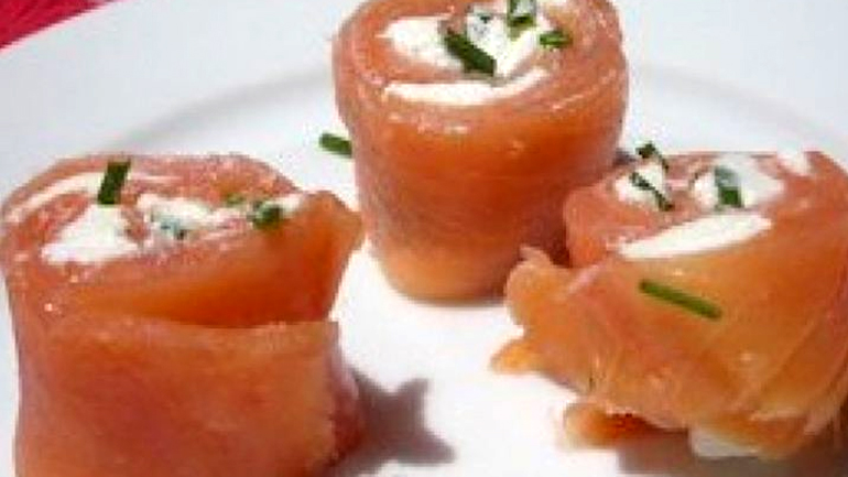 Ρολάκια σολομού με τυρί κρέμα