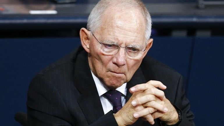 Γερμανία: Ο Σόιμπλε υπερασπίζεται τον Ζεεχόφερ της CSU για την προσφυγική κρίση