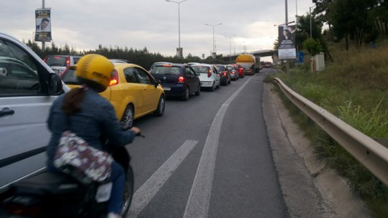 Μεγάλο μποτιλιάρισμα στην Περιφερειακή Οδό αλλά και σε κεντρικές οδούς της Θεσσαλονίκης
