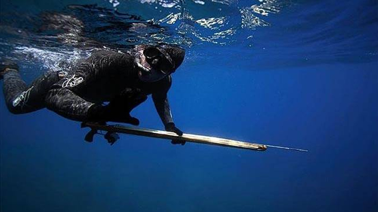 Μύκονος: Τραυματισμός 36χρονου ψαροντουφεκά από σκάφος