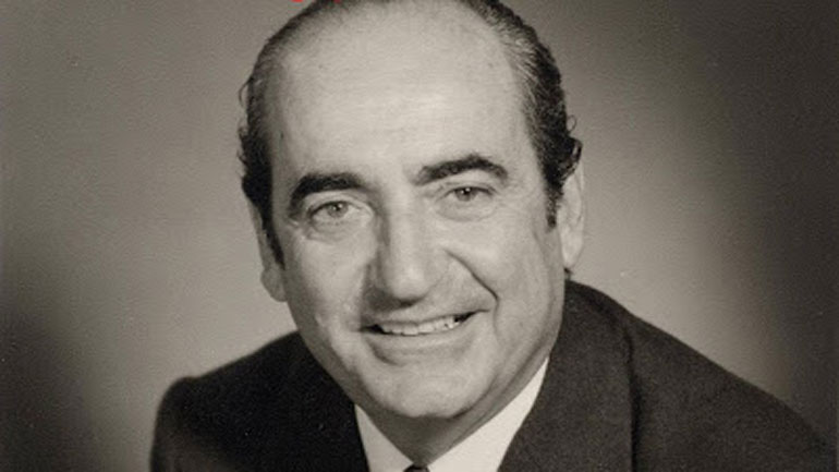 Οι κουμπαριές του Κωνσταντίνου Μητσοτάκη, το βαφτιστήρι και το Ebay