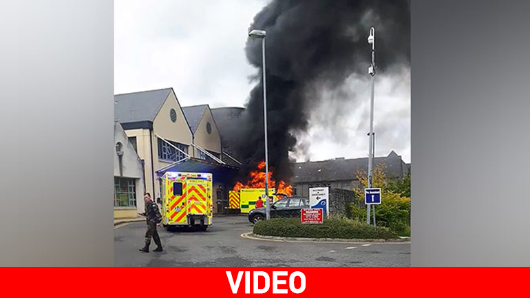 Κάηκε ζωντανός όταν εξερράγη το ασθενοφόρο που τον μετέφερε στο νοσοκομείο