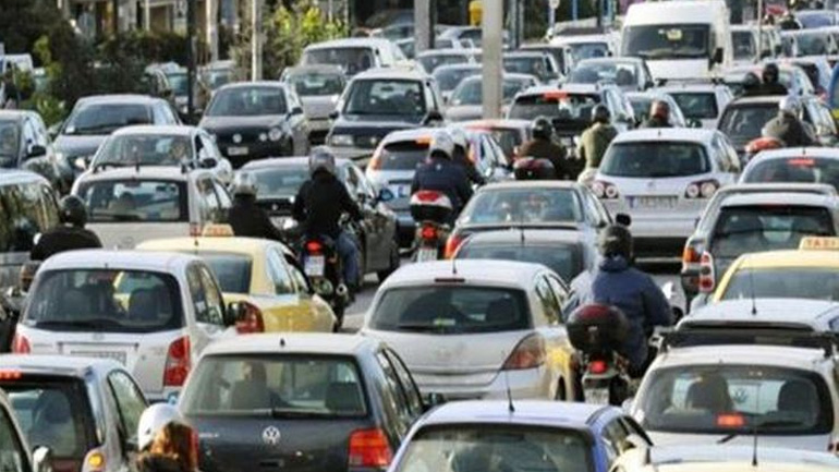 Κυκλοφοριακή συμφόρηση στην Ε.Ο. Αθηνών-Λαμίας λόγω δύο τροχαίων