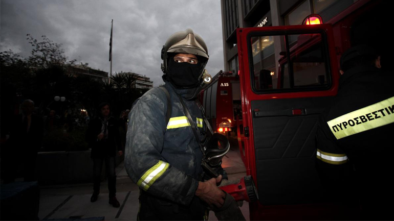 Μενίδι: Στις φλόγες βιοτεχνία απορρυπαντικών – Ένας τραυματίας