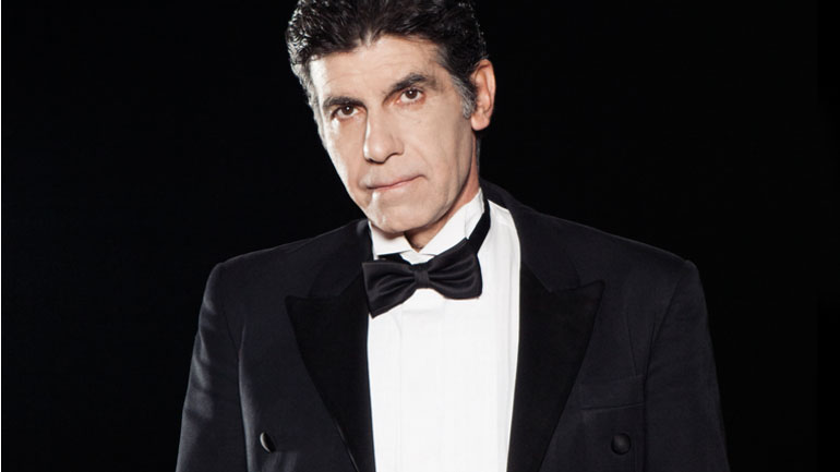 Η παράσταση «Ας ερχόσουν για λίγο» με τον Γιάννη Μπέζο  στο θέατρο Ακροπόλ