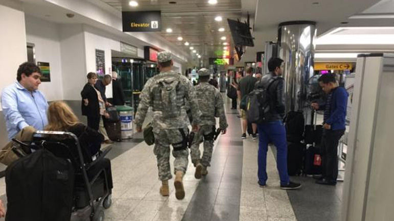 Εκκενώθηκε τερματικός σταθμός στο αεροδρόμιο «Λαγκουάρντια» της Νέας Υόρκης Εκκενώθηκε τερματικός σταθμός στο αεροδρόμιο «Λαγκουάρντια» της Νέας Υόρκης