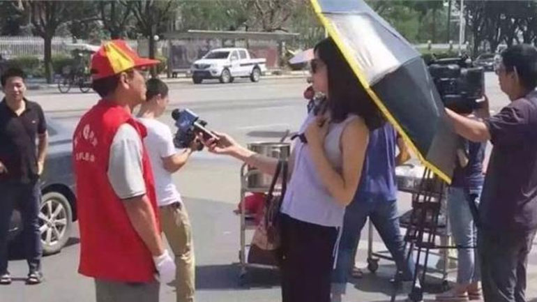 Δημοσιογράφος απολύθηκε για «λάθος» ντύσιμο