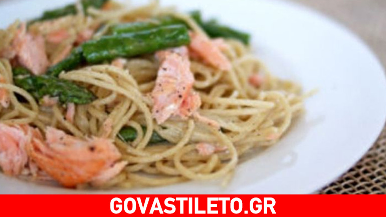 Σπαγγέτι με σπαράγγια και σολομό