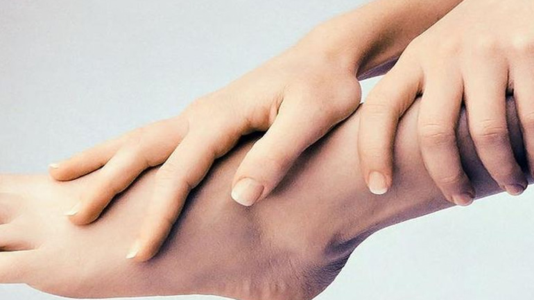 Σας πονάει το πέλμα; Αυτές είναι οι πιθανότερες αιτίες