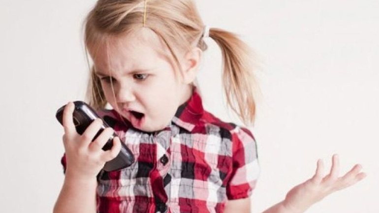 Όταν το παιδί είναι εξαρτημένο από το κινητό