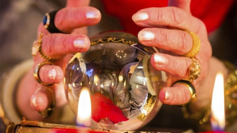 Θεσσαλονίκη: Είχε «θησαυρίσει»  παριστάνοντας το… μέντιουμ