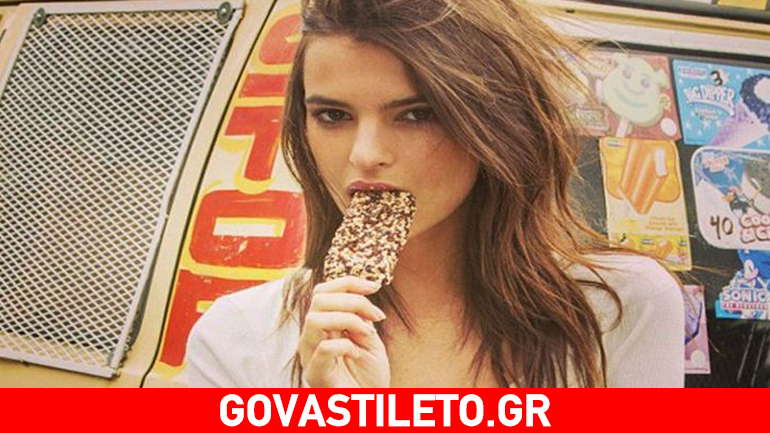 Κολάζει και Άγιο η Emily Ratajkowski: Πιο sexy από ποτέ ερωτοτροπεί μόνο με τα εσώρουχα!