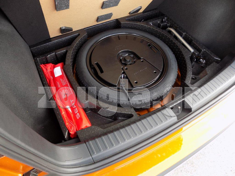 To subwoofer βρίσκεται στο εσωτερικό της... ρεζέρβας!