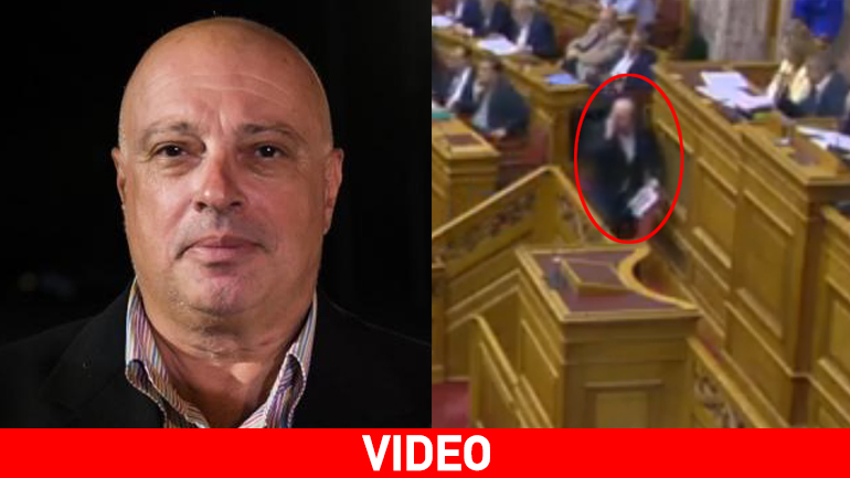 Βουλευτής ανέβηκε στο βήμα μιλώντας στο κινητό του τηλέφωνο!