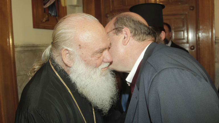 Αναδίπλωση Φίλη για την κόντρα με την Εκκλησία