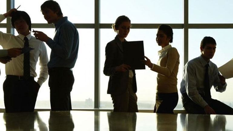 Επιτροπή Σοφών: Τι λένε για ομαδικές απολύσεις και κατώτατο μισθό