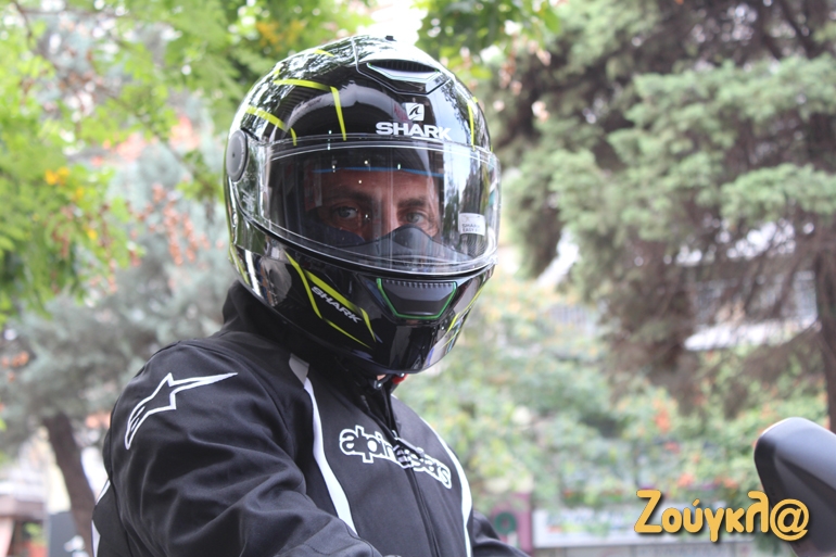 Κράνος για αναβάτες που καβαλούν touring μηχανές...