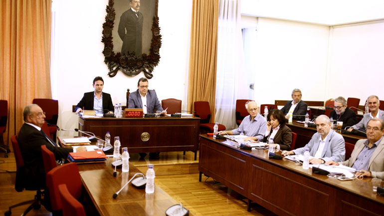 Eξεταστική: Καταθέτει ο Στουρνάρας, ακολουθεί ο Αναστασιάδης