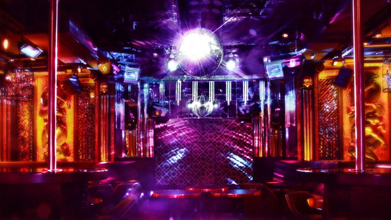 Έφοδος σε μπαρ και μαγαζιά της παραλιακής για φοροδιαφυγή