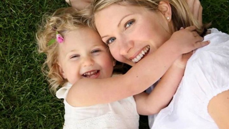 Πώς αλλάζει η μητρότητα τον εγκέφαλο της μητέρας