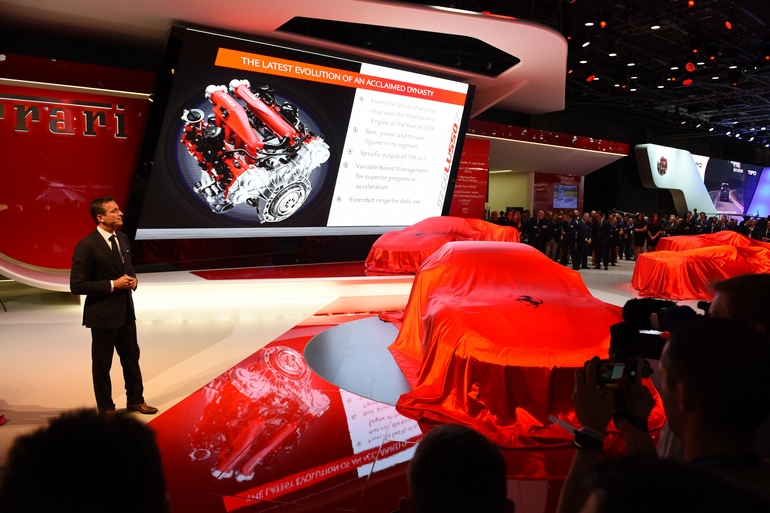 Δεκάδες οι αποκαλύψεις νέων μοντέλων στο σαλόνι αυτοκινήτου στο Παρίσι...