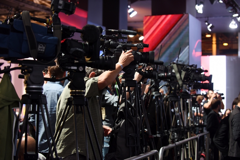 Τα φώτα της δημοσιότητας έχουν πέσει στην έκθεση αυτοκινήτου στο Παρίσι...