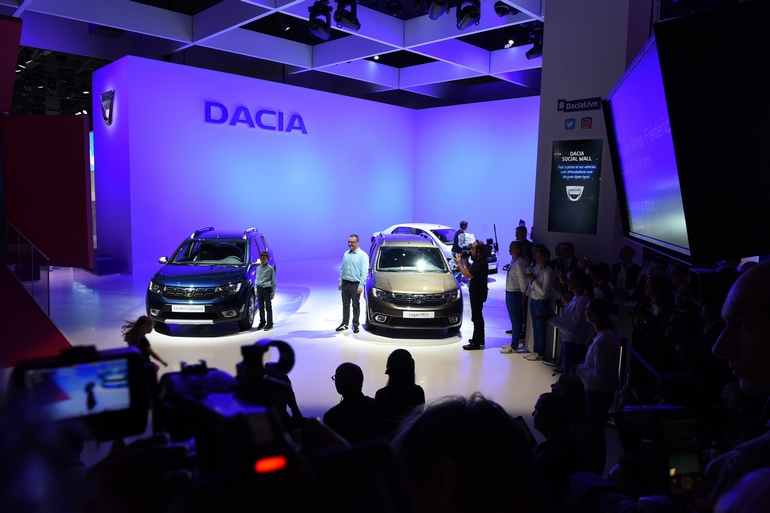 H Dacia έχει το δικό της περίπτερο στο Παρίσι
