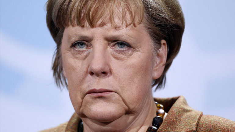 Σε ελεύθερη πτώση η Μέρκελ