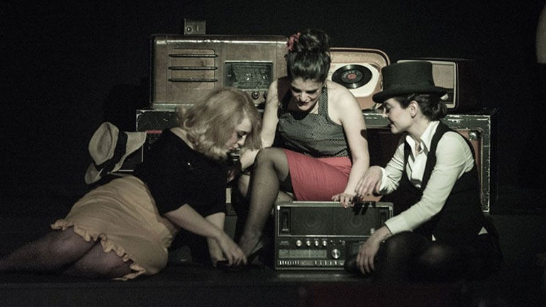 Το bourlesque musical Αμπαζούρ στον Πολυχώρο Πολιτισμού Αθηναΐς