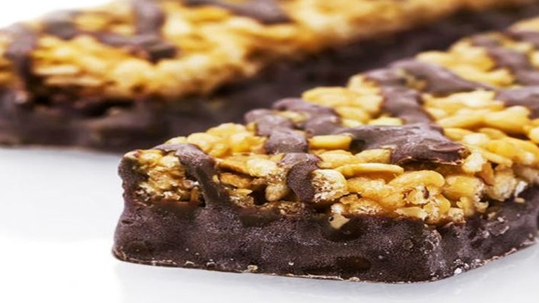 Οι πιο νόστιμες μπάρες βρώμης με μπισκότα, μαύρη σοκολάτα και πορτοκάλι