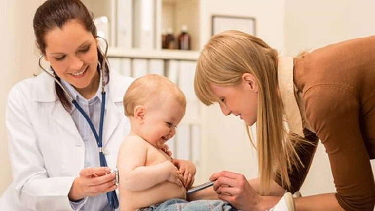 Με αυτά τα τέσσερα συμπτώματα πρέπει να καλέσετε τον παιδίατρο Με αυτά τα τέσσερα συμπτώματα πρέπει να καλέσετε τον παιδίατρο