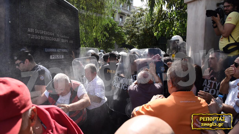 Έπνιξαν με χημικά τους συνταξιούχους Έπνιξαν με χημικά τους συνταξιούχους