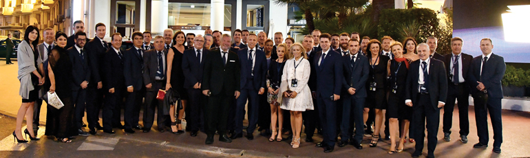 Οι αντιπρόσωποι της Peugeot στην Ελλάδα ταξίδεψαν μέχρι τις.. Κάννες!