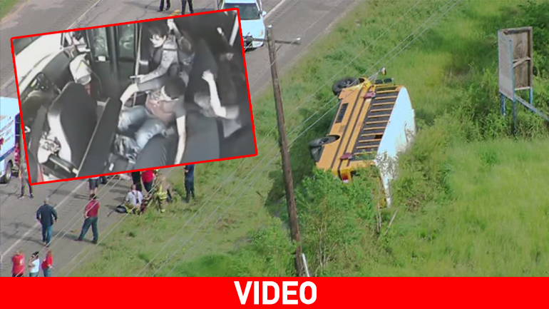 Τέξας: Σκηνές πανικού στο εσωτερικό λεωφορείου που έπεσε σε χαντάκι