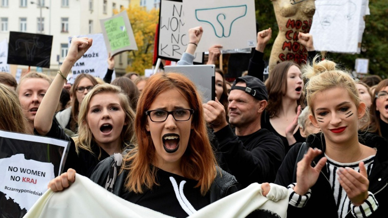 Πολωνία: Στους δρόμους 6 εκατ. γυναίκες υπέρ των αμβλώσεων