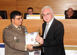 Ο Γιώργος Τσούκαλης βραβεύεται σε διεθνή εκδήλωση στο Βατικανό για την προσφορά του για την αντιμετώπιση της αρχαιοκαπηλίας