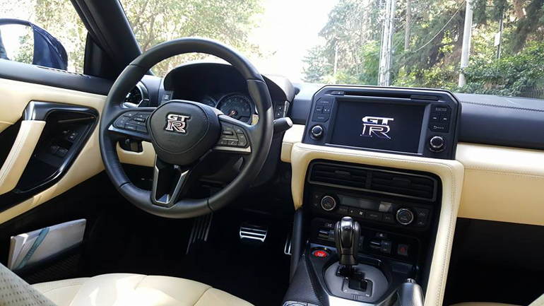 Το εσωτερικό του Nissan GT-R MY 2017
