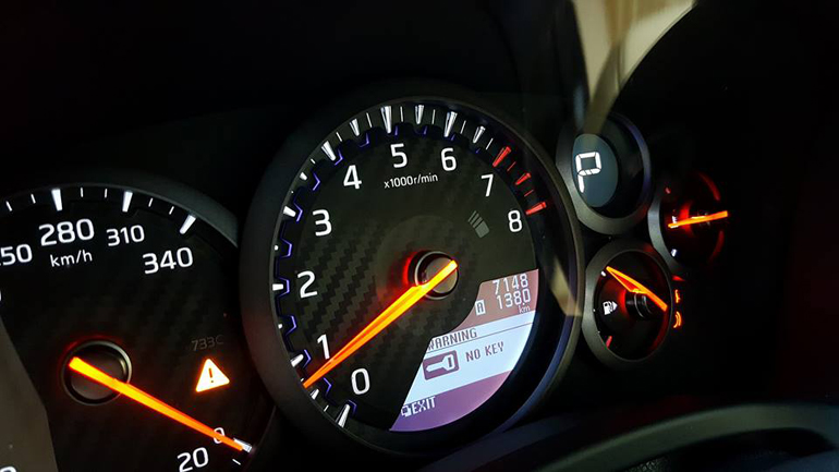 Το κοντέρ τερματίζει στα 340 αλλά στα χαρτιά η τελική ταχύτητα αγγίζει τα 315 χλμ./ώρα