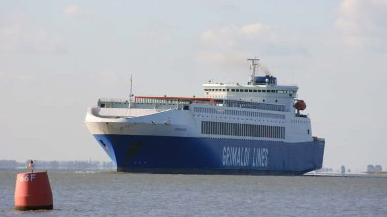 Πάτρα: Σοβαρός τραυματισμός οδηγού σε γκαράζ πλοίου» – Στριμώχθηκε από δύο φορτηγά