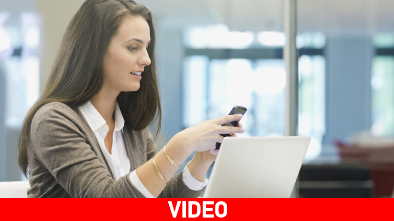 Έρευνα: Η χρήση smartphones εν ώρα εργασίας μειώνει την παραγωγικότητα