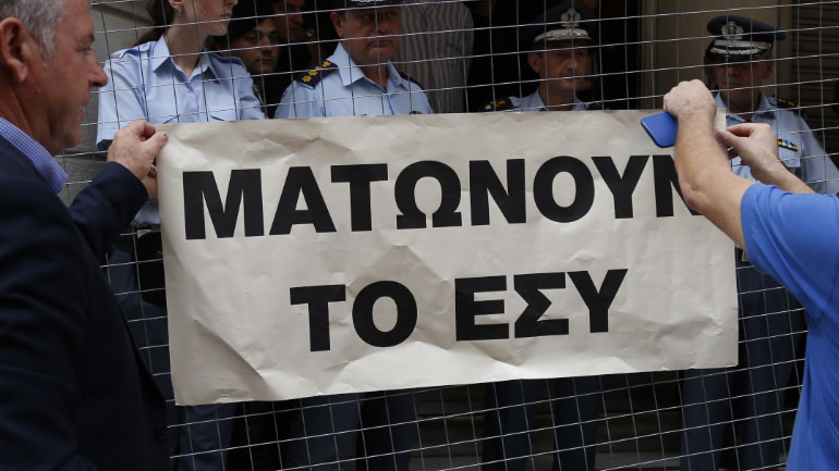 «Aπαξίωση του ρόλου του ΕΚΑΒ»