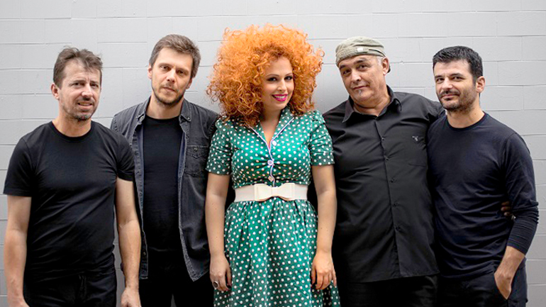 «Κάλλιο 5 στο πατάρι παρά μόνος στο φεγγάρι» στο Γυάλινο Μουσικό Θέατρο