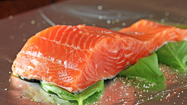 Ο σολομός ιχθυοτροφείου έχει όλο και λιγότερα ωμέγα-3