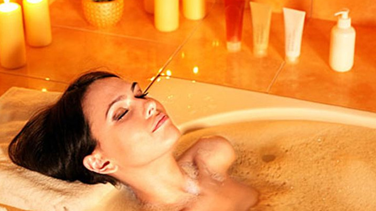 Σπιτικά άλατα μπάνιου για λαμπερό δέρμα