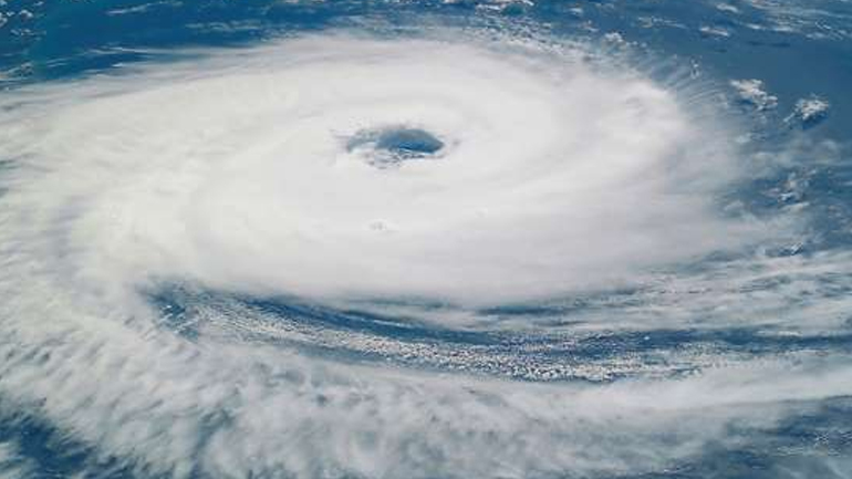 ΗΠΑ: Η τροπική καταιγίδα ”Νικόλ” μετακινείται νότια του Πουέρτο Ρίκο