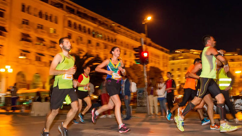 «Πλημμύρισε» από αθλητές και βαδιστές η Θεσσαλονίκη , στον Protergia 5o Διεθνή Νυχτερινό Ημιμαραθώνιο
