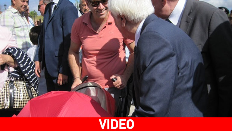 Οι ανθρώπινες στιγμές του Προέδρου με τα παιδιά της Λήμνου