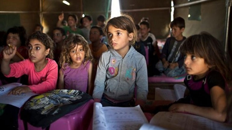 Χτυπάει το κουδούνι για τα παιδιά των προσφύγων Χτυπάει το κουδούνι για τα παιδιά των προσφύγων