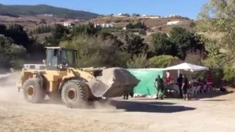 Υπόθεση Μπεν: Αναπαράσταση σε χωράφι με μπουλντόζα