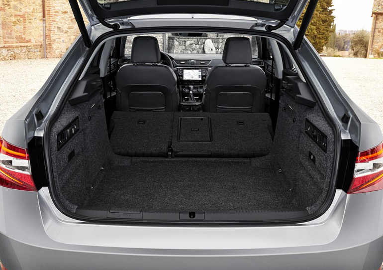 Όταν η πίσω σειρά καθισμάτων πέσει ο χώρος αυξάνει στα 1.760 λίτρα!